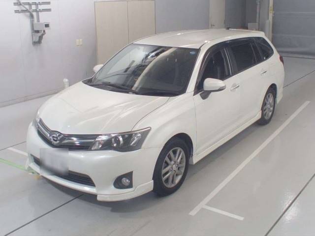 30444 TOYOTA COROLLA FIELDER NZE161G 2013 г. (CAA Chubu)